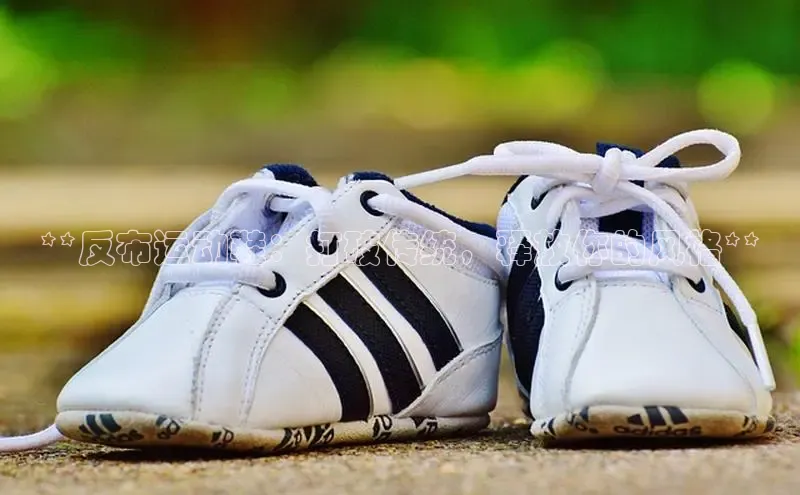 bsports登录入口文心一言**反布运动鞋：打破传统，释放你的风格**