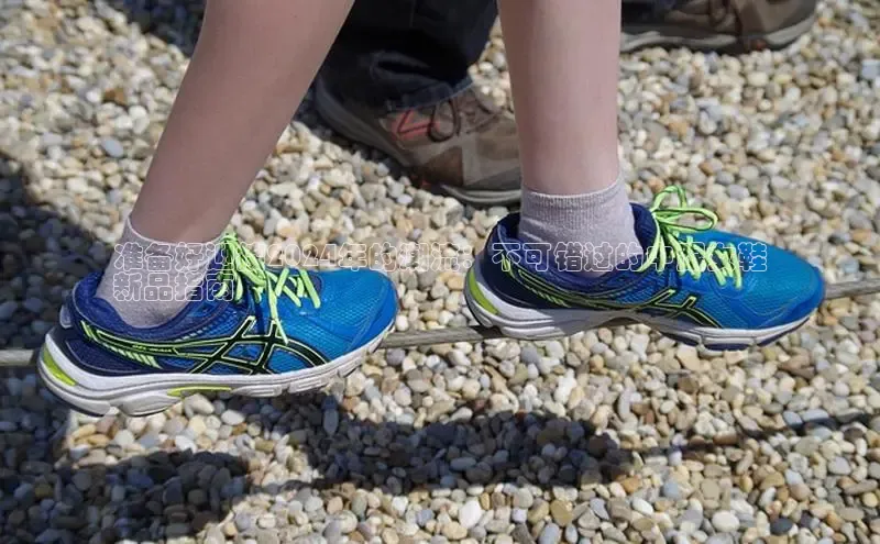 b体育sports百度游戏开放平台准备好迎接2024年的潮流：不可错过的中跟女鞋
新品指南