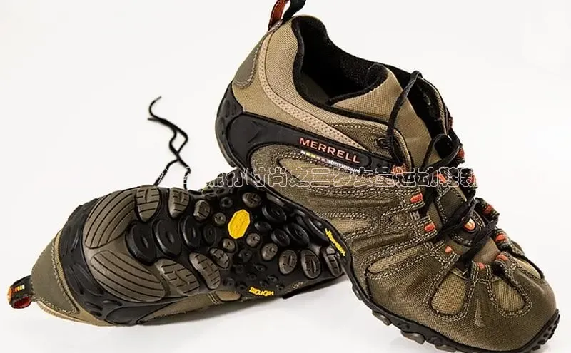 未来趋势：2025年流行时尚之三岁女童运动鞋新品发布